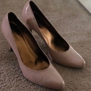 Ellen Tracy Nude Heels